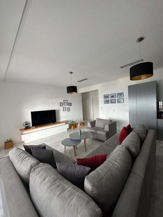 Luxury Penthouse B&e *
