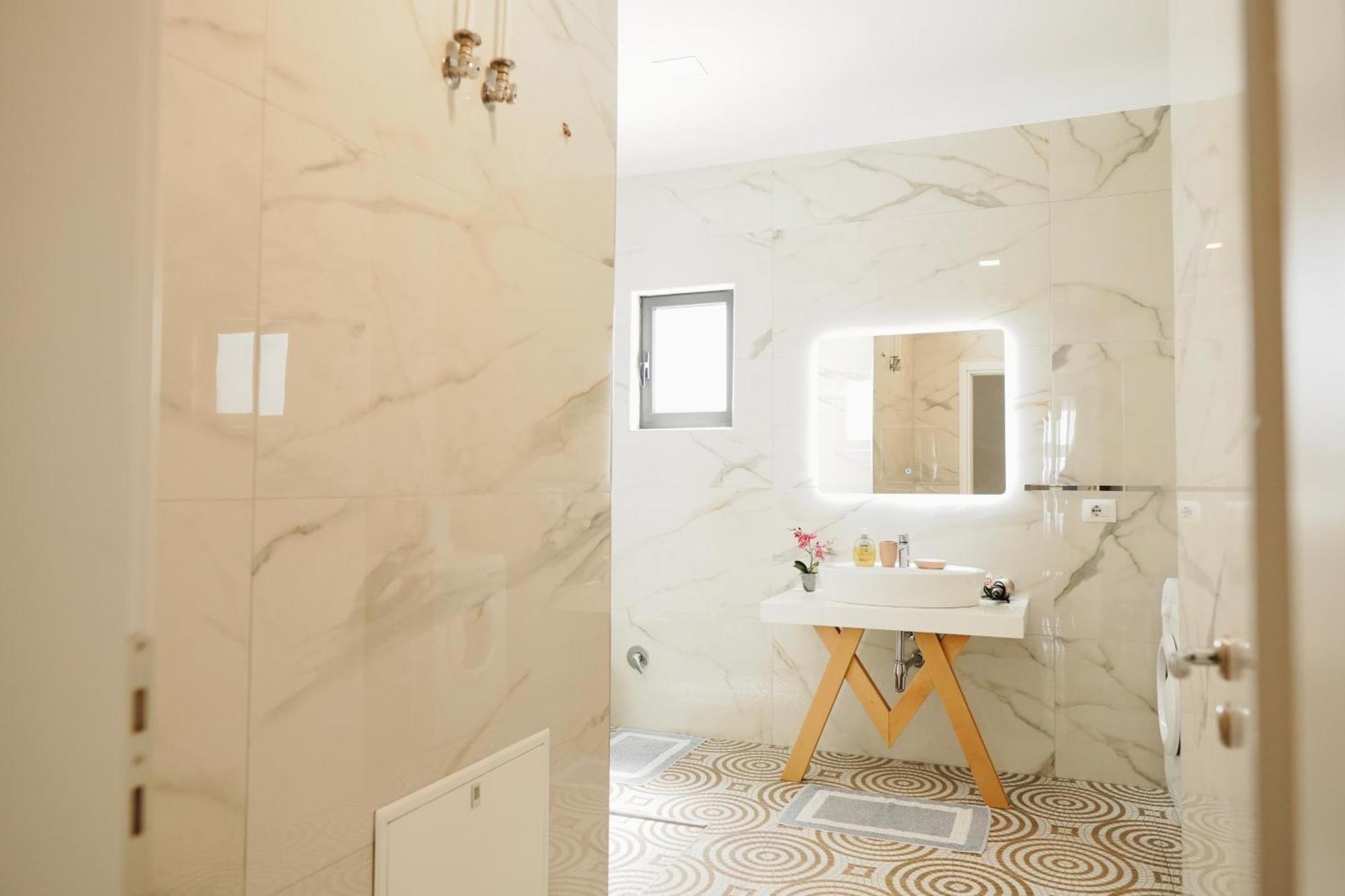 Luxury Penthouse B&e Apartment Sarandë