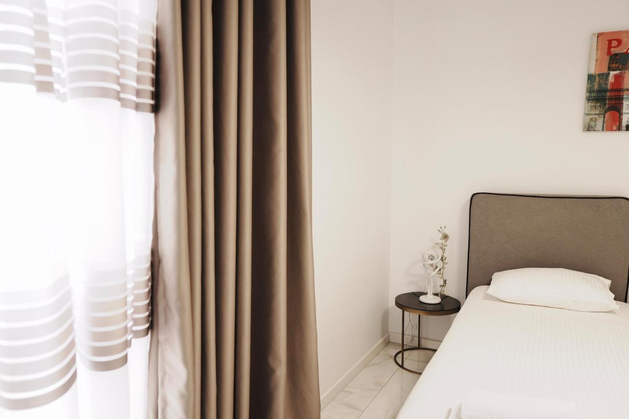 Luxury Penthouse B&e * Sarandë