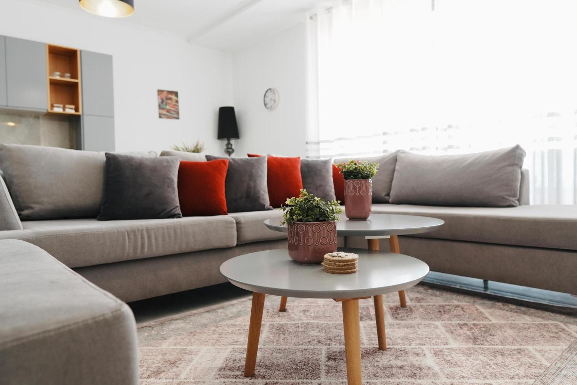 Luxury Penthouse B&e Apartment