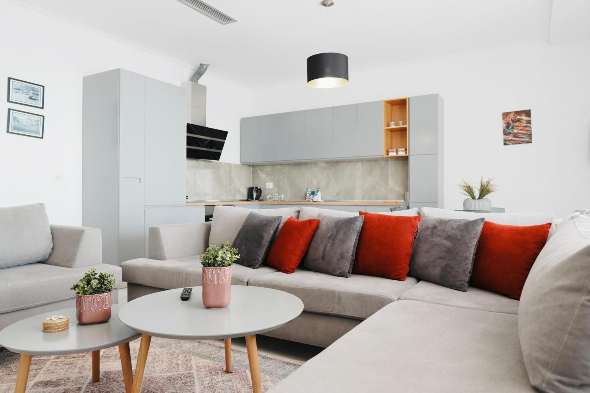 Luxury Penthouse B&e Apartment