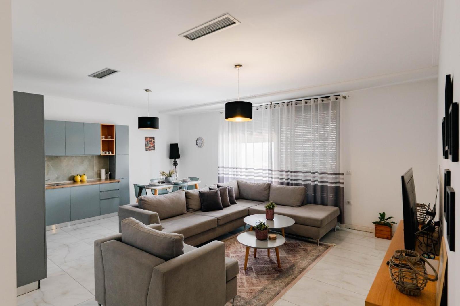 Luxury Penthouse B&e