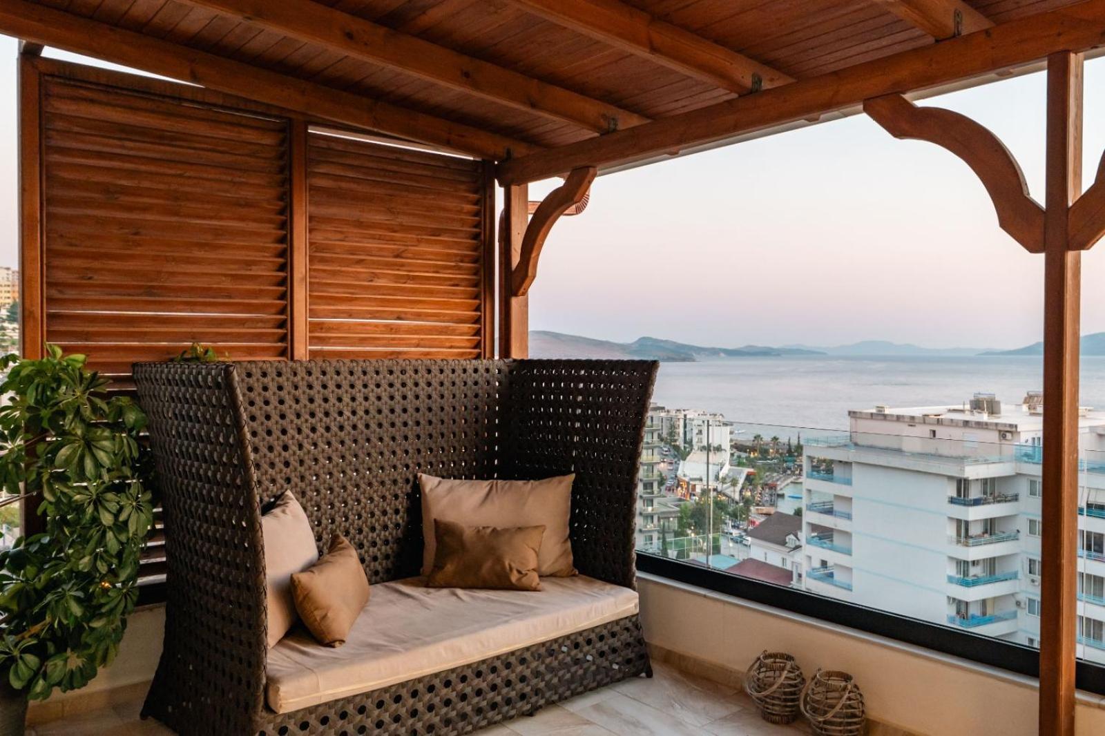 Luxury Penthouse B&e Apartment