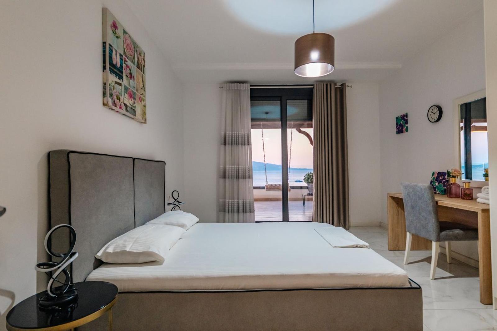 Luxury Penthouse B&e Apartment Sarandë