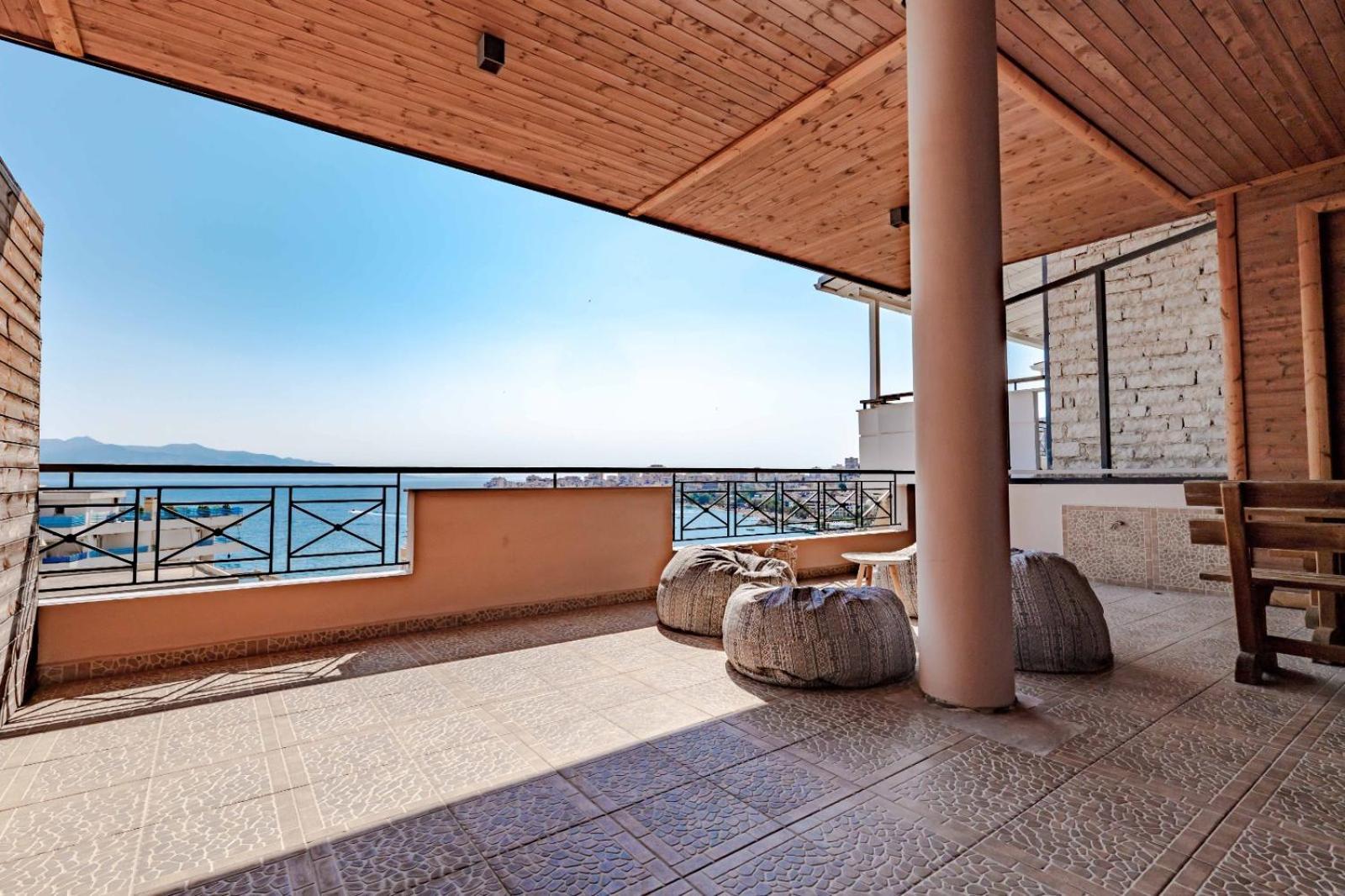 Luxury Penthouse B&e
